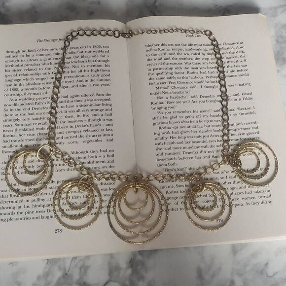 Golden Circle Hooped Rings Necklace - Picture 13 of 14